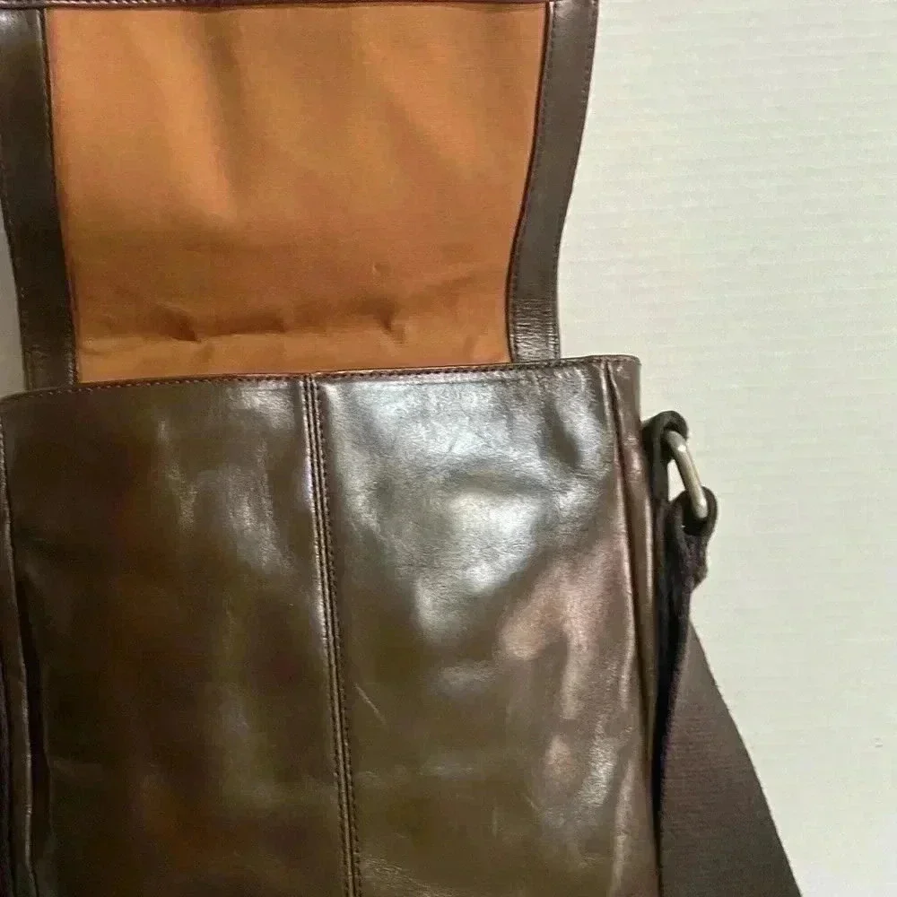 Fossil brown leather unisex messenger bag